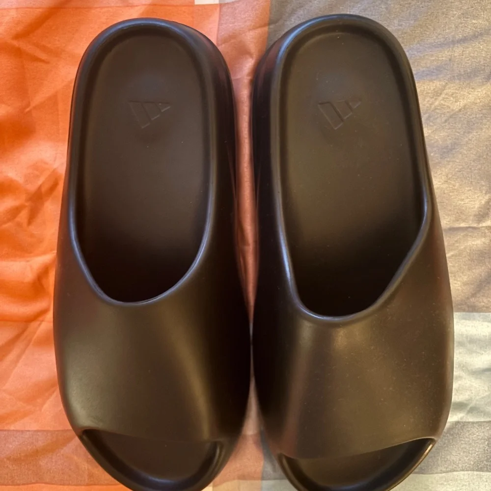 Adidas Black Yeezy Slides (Size 12)